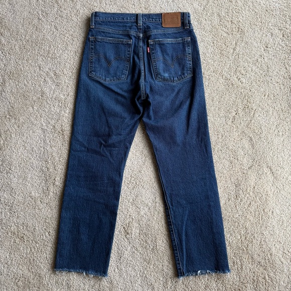 Levi’s Premium Wedgie Straight Jeans Size 26 Dark Wash Raw Hem - Picture 6 of 7